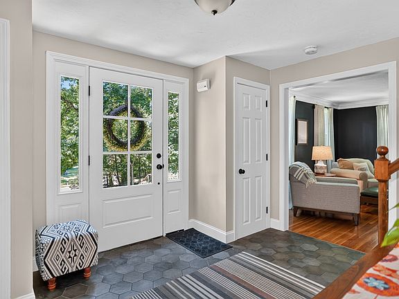 2nd image of 18 Coolidge Cir