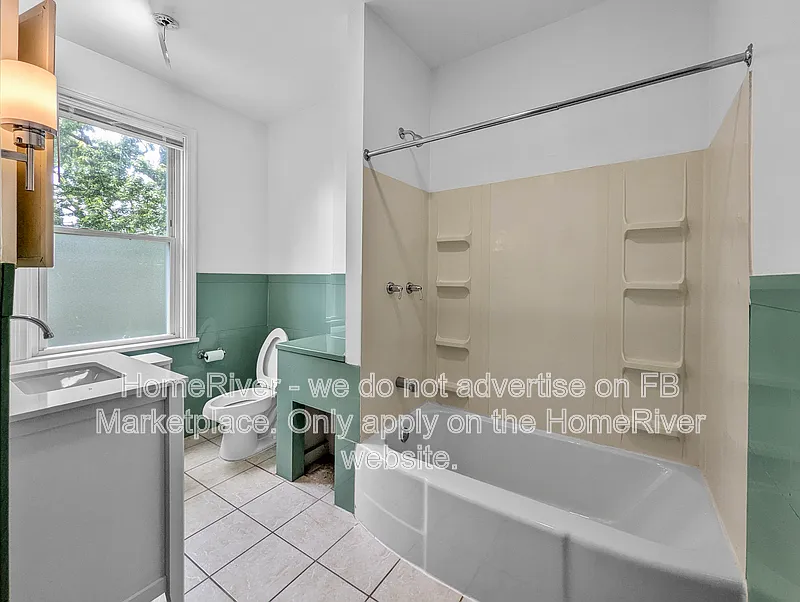 3 bed, 1.0 bath, 868 sqft, $1,100 — Photo 3