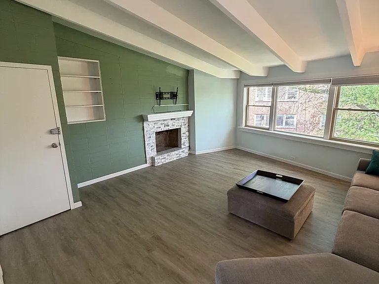 2148 W Rosemont Ave #4 — Photo 3