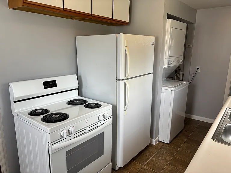 22441 Ridgeway St — Photo 33