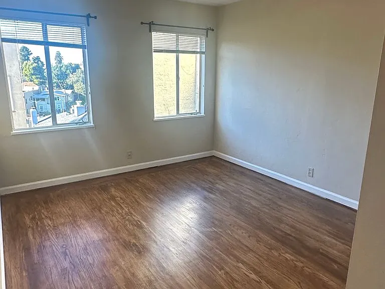 2201 Carroll St — Photo 11