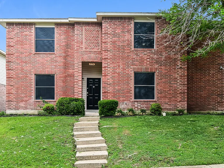 2316 Graystone Dr — Photo 1