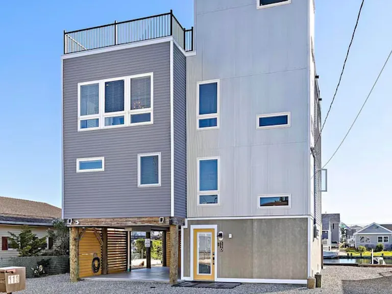 110 N Ensign Dr — Photo 2