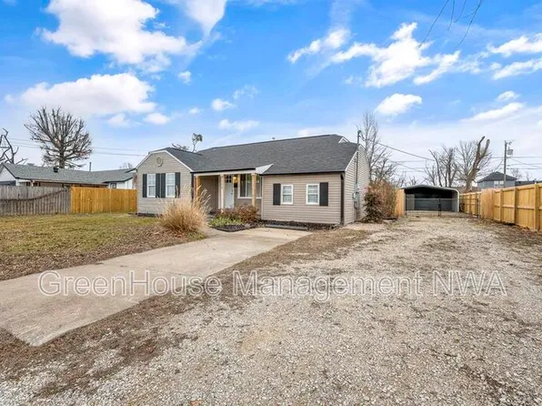 1111 N 10th St, Rogers, AR 72756