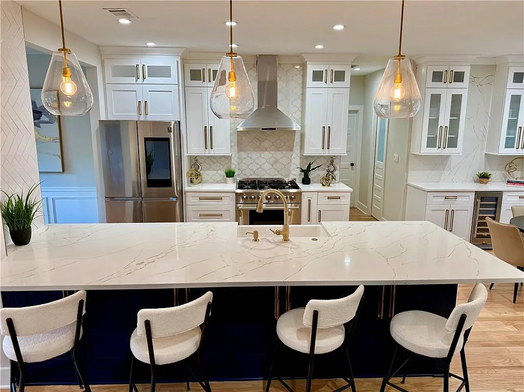 4 bed, 3.5 bath, 2276 sqft, $2,900 — Photo 2