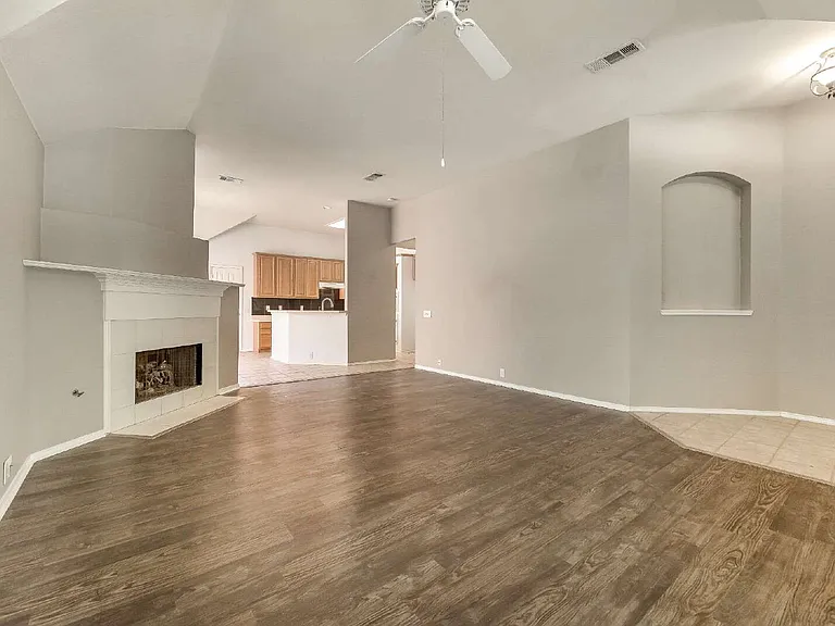 5909 Berkshire Rd — Photo 4