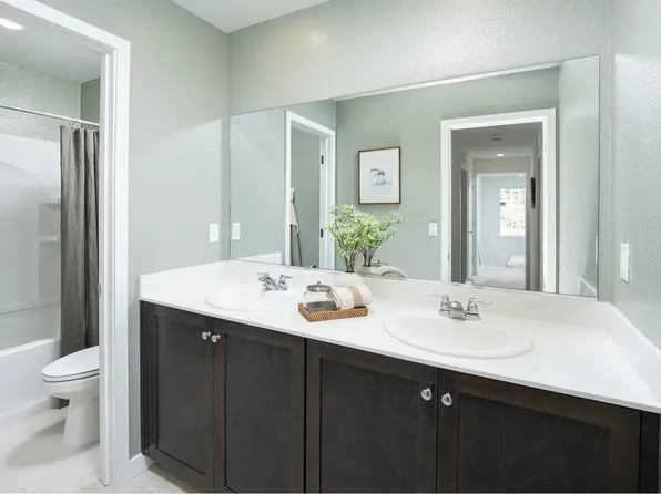 8415 Sinesky Way, Elk Grove, CA 95757