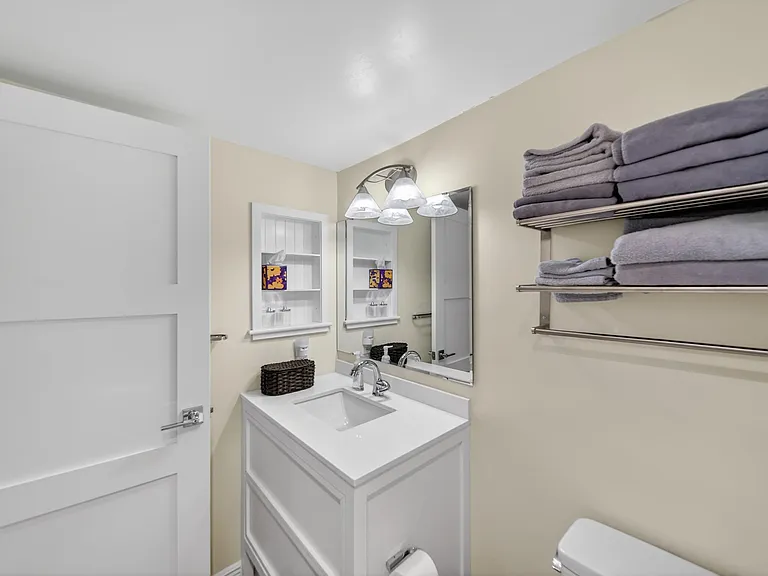218 NE Edgewater Dr — Photo 39