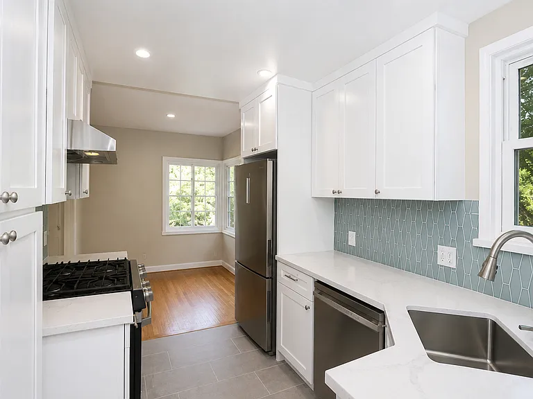 125 Beauforest Dr — Photo 17