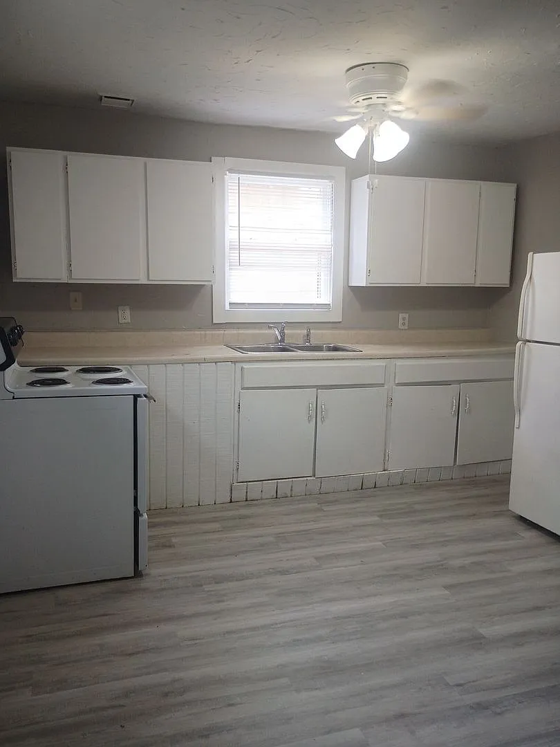 502 & 502 1/2 S Mound St - Right Next to Downtown Muncie — Photo 1