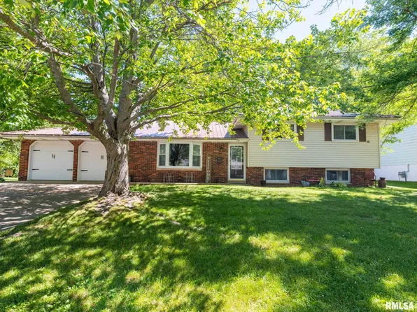 455 Idlewhile Dr, Farmington, IL 61531