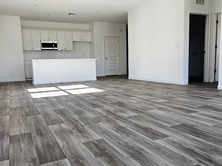 8105 Wandesford Dr — Photo 4