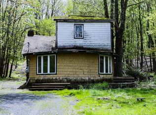 3 S Shore Dr, Middletown, NY 10940