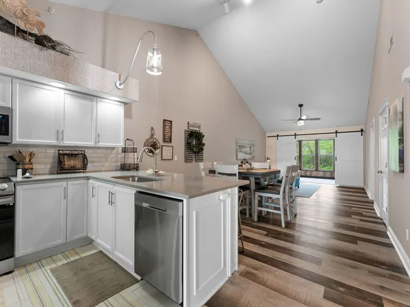 225 Lower Emerald Bay Circle #17, Hollister, MO 65672