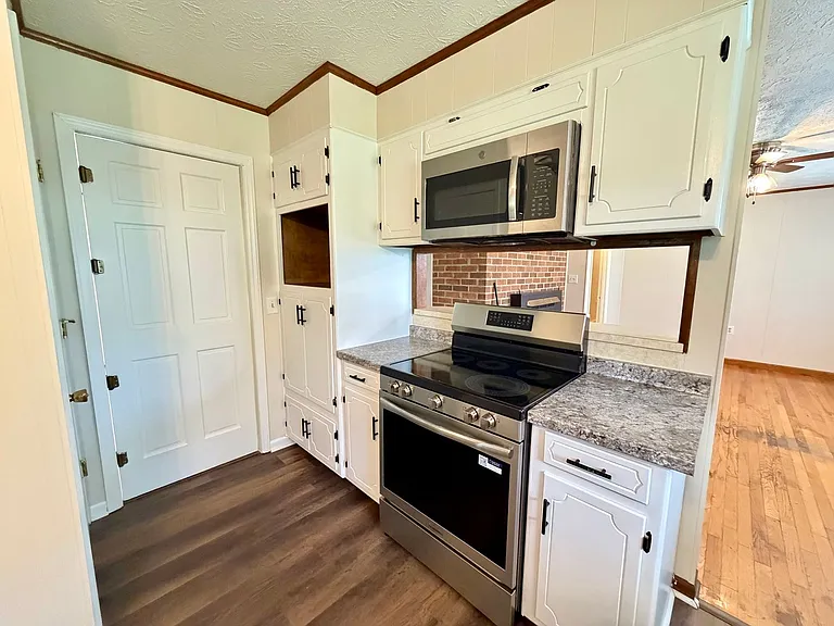 1168 Boyd St — Photo 7