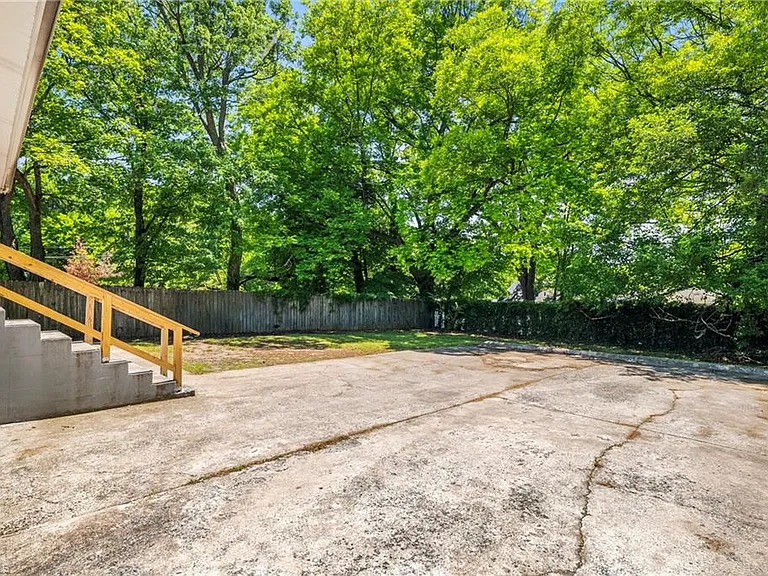 1506 Martin Luther King Jr Dr — Photo 34