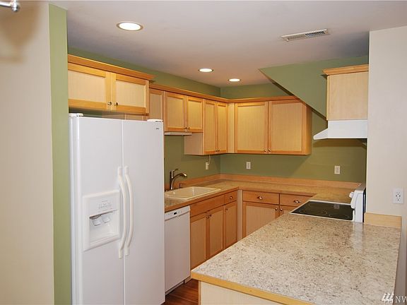 5th image of 166 NE Tucannon Ct