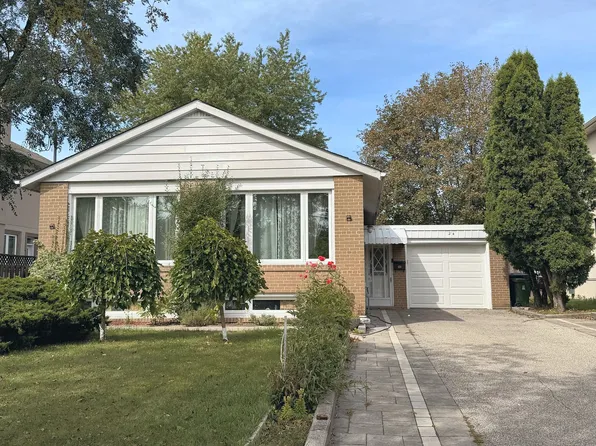 24 Sabine Rd, Toronto, ON M9B 3A8