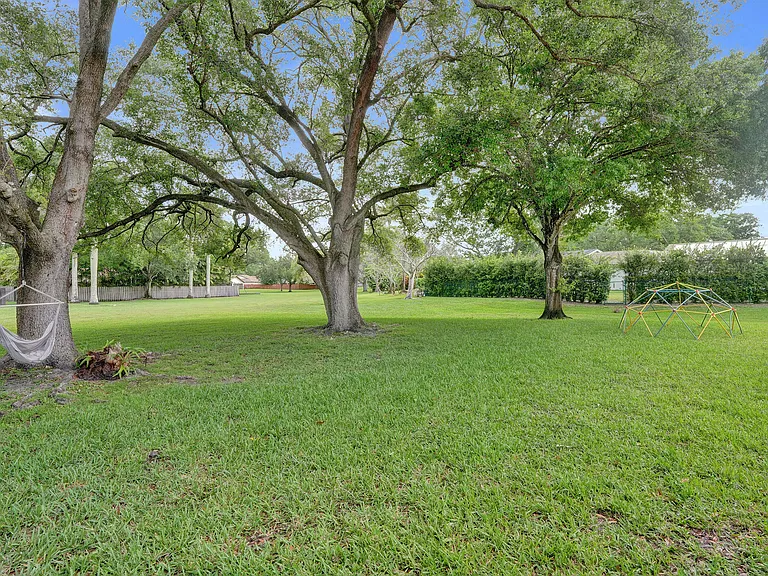 12213 Melissa Way — Photo 47