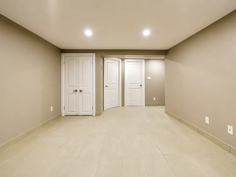 735 Lasalle Blvd — Photo 16