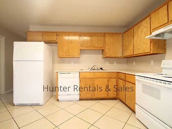 5th image of 3200A Denia Ct