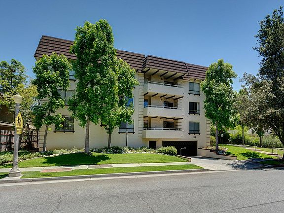 2nd image of 534 S Oak Knoll Ave Unit 105