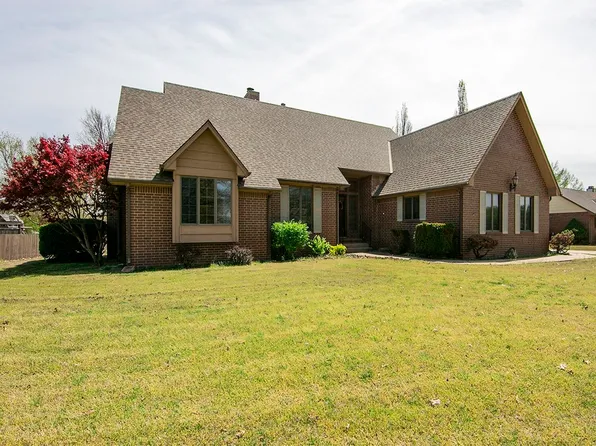 12 W Crestway Dr, Wellington, KS 67152