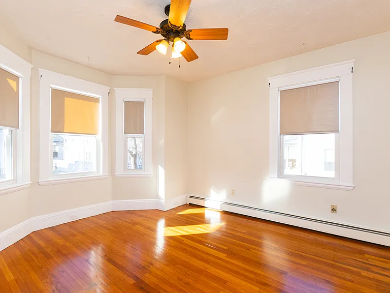 22 Adams Ave — Photo 3