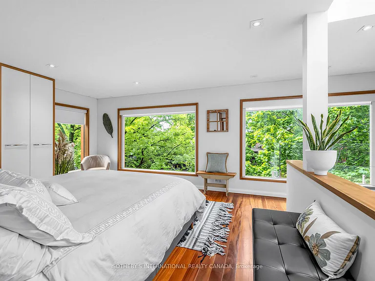 32 Regal Rd — Photo 18