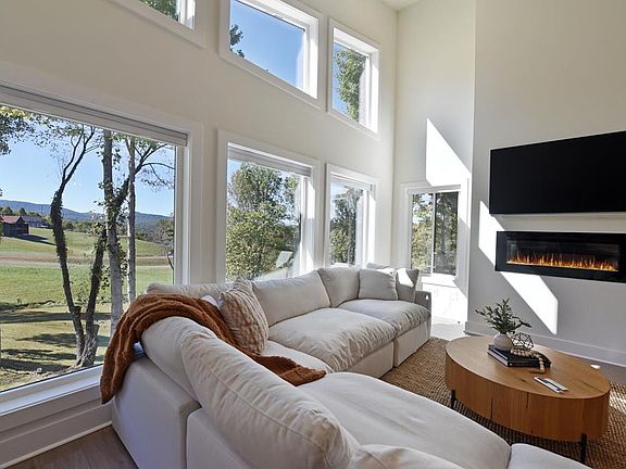 3rd image of 160 Big Valley Dr