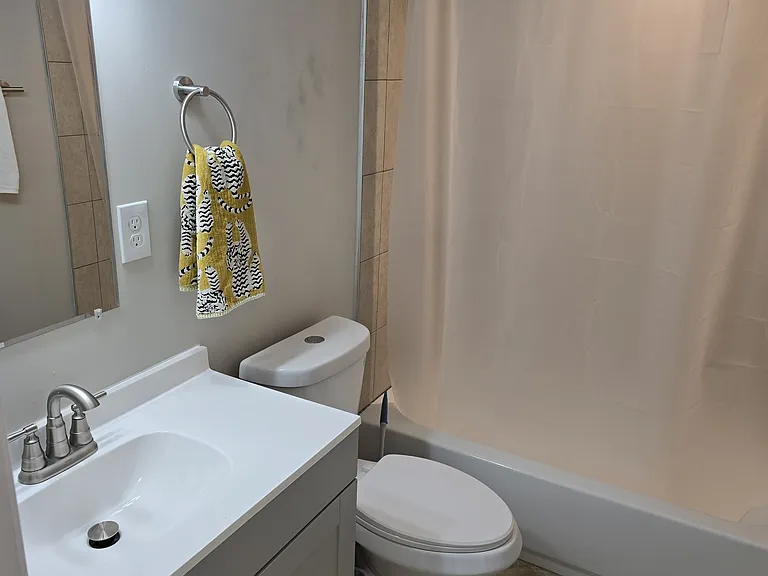 2424 Linden Ave — Photo 6