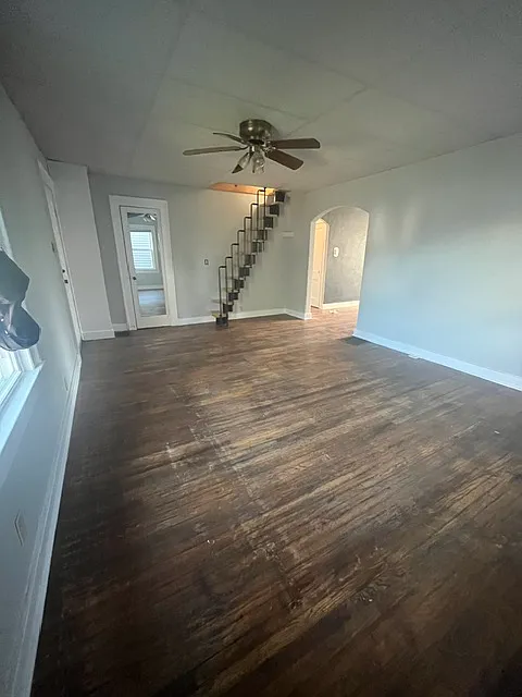 5 bed, 996 sqft, $2,100 — Photo 2