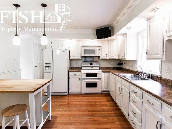 2nd image of 2899 Euclid Ave