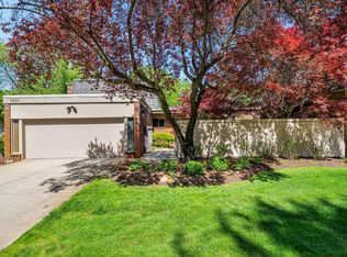 1021 Stratford Ln, Bloomfield Hills, MI 48304