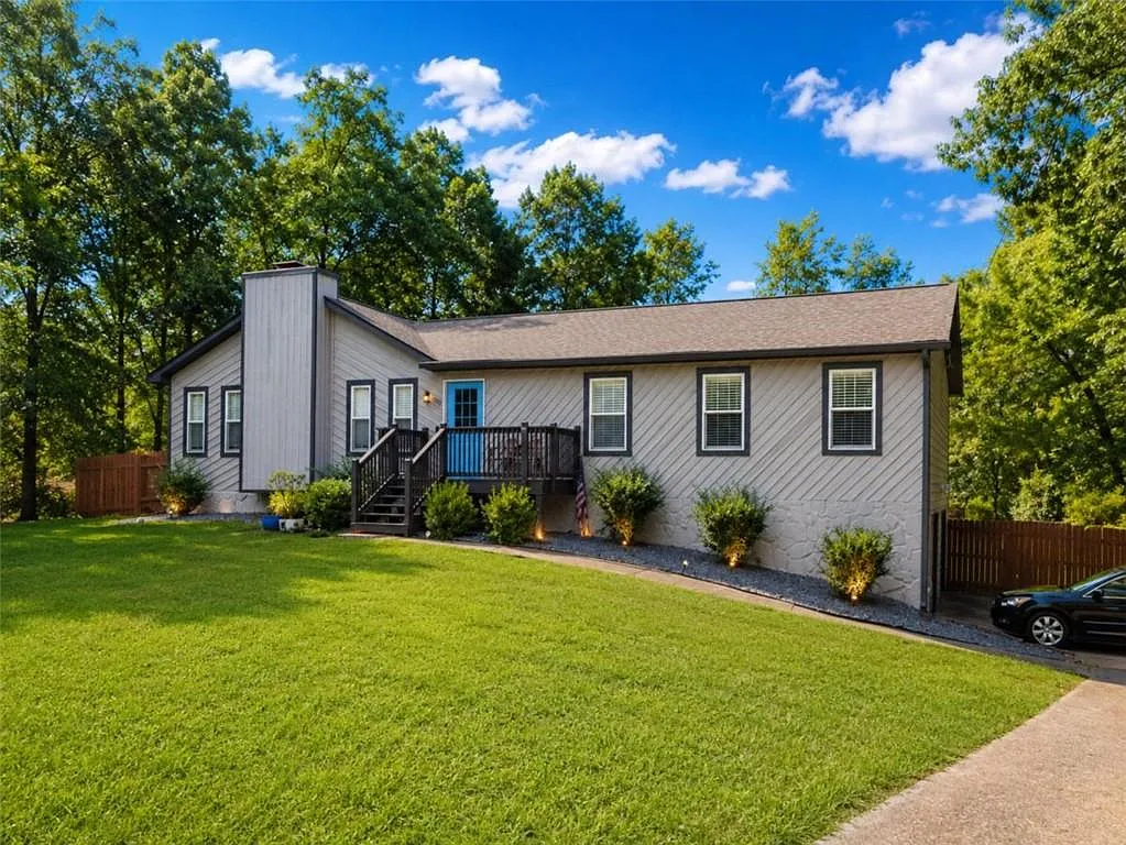 3 bed, 2.0 bath, 1526 sqft, $2,600 — Photo 1