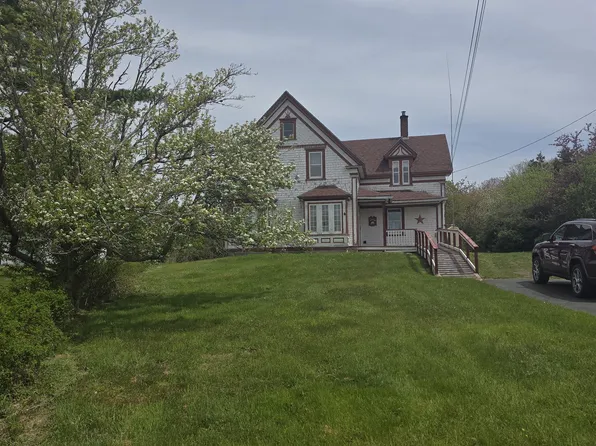 2067 Sandy Point Rd, Shelburne, NS B0T 1W0