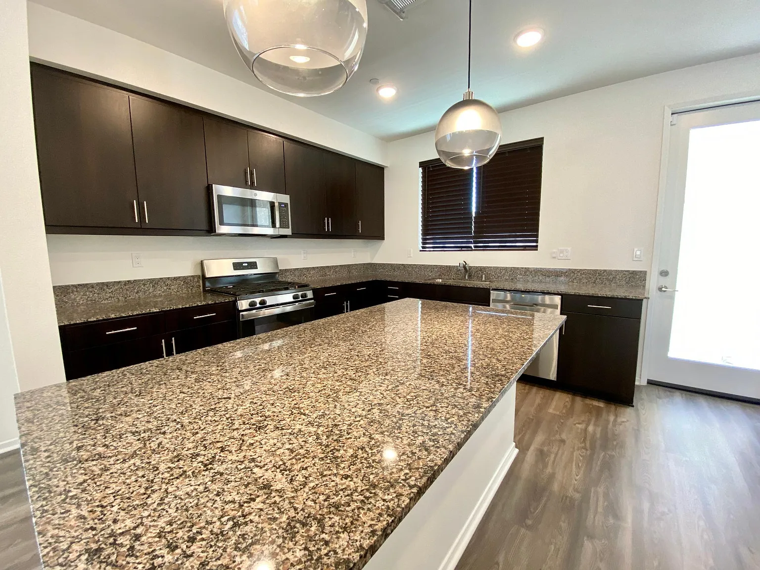5507 Sandcliff Ln — Photo 2