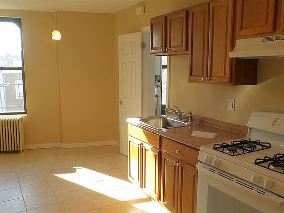 4 Bright Ridgewood 3BR Corner Unit L M No Fee