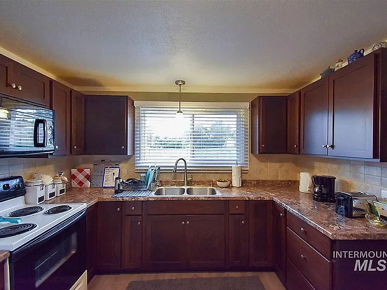 1422 Cedar Ave #B — Photo 3