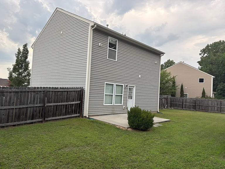 7047 Sonja Dr — Photo 2