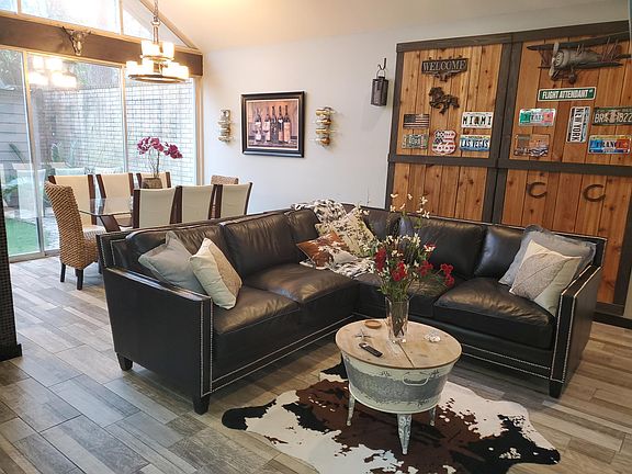 4th image of 2129 Lake Village Dr