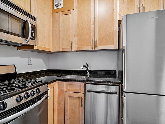 5th image of 236 E 36th St