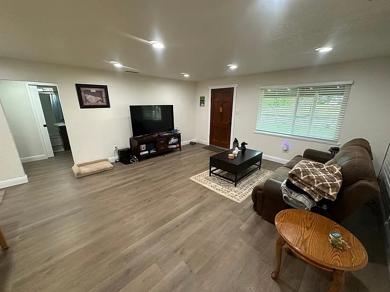1240 Q St — Photo 4