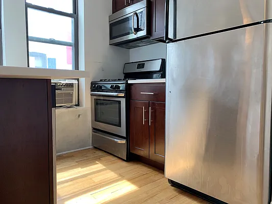 Rented by Hillel Realty Group | media 10