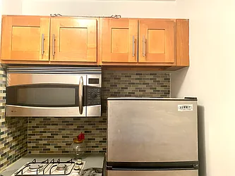 Rented by R New York