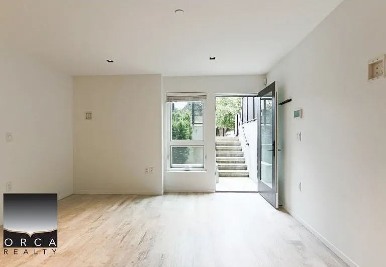 2912 Trinity St — Photo 13