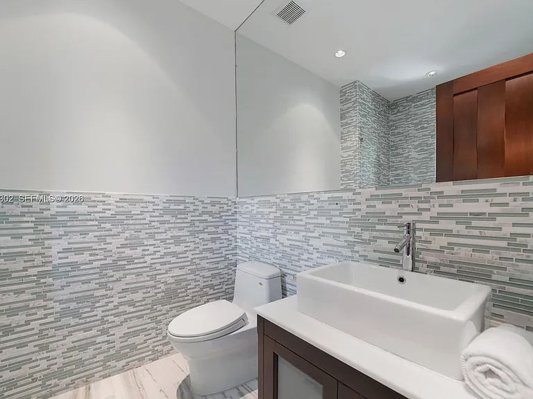 16 Palm Ave — Photo 26