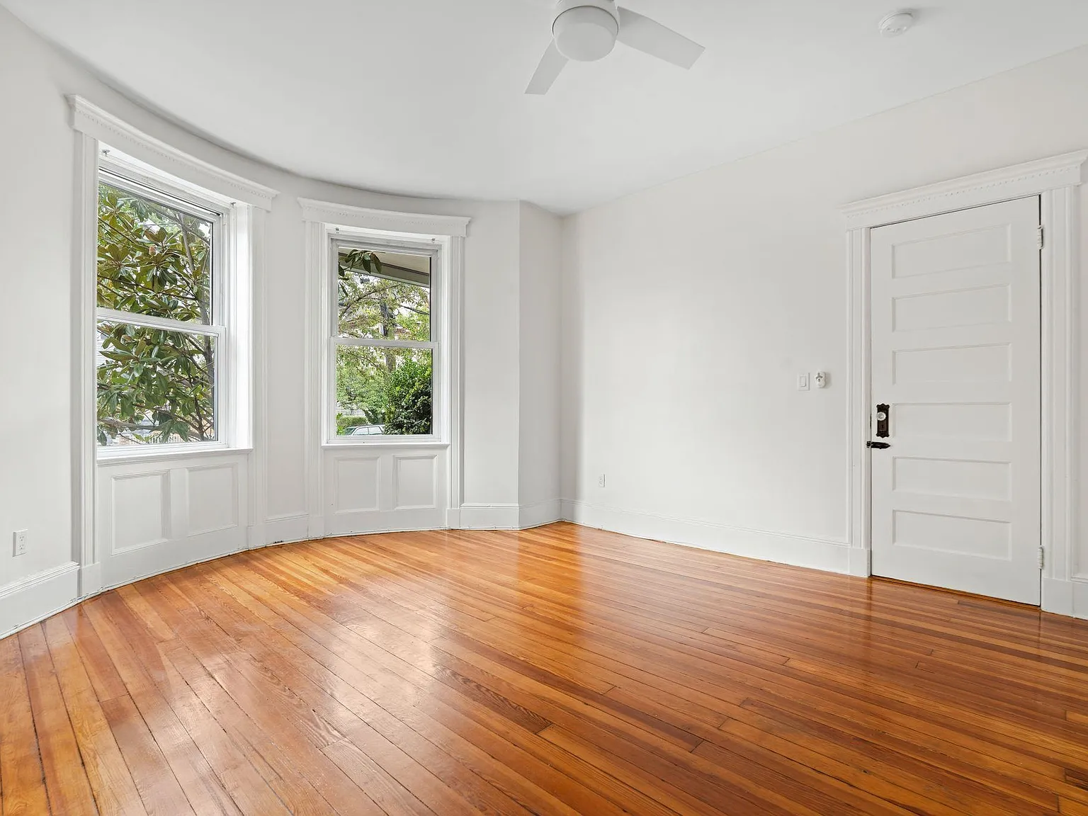 2 bed, 1.0 bath, $3,600 — Photo 3