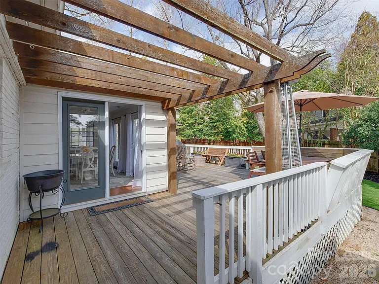 3221 Sunset Dr — Photo 40