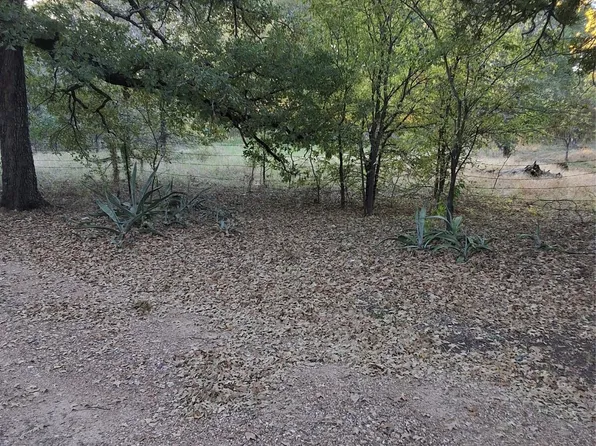 5765 Tokio Rd, West, TX 76691